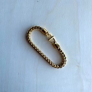Gold Link Style Men’s Bracelet - 8.5 Inch with Innovative Closure